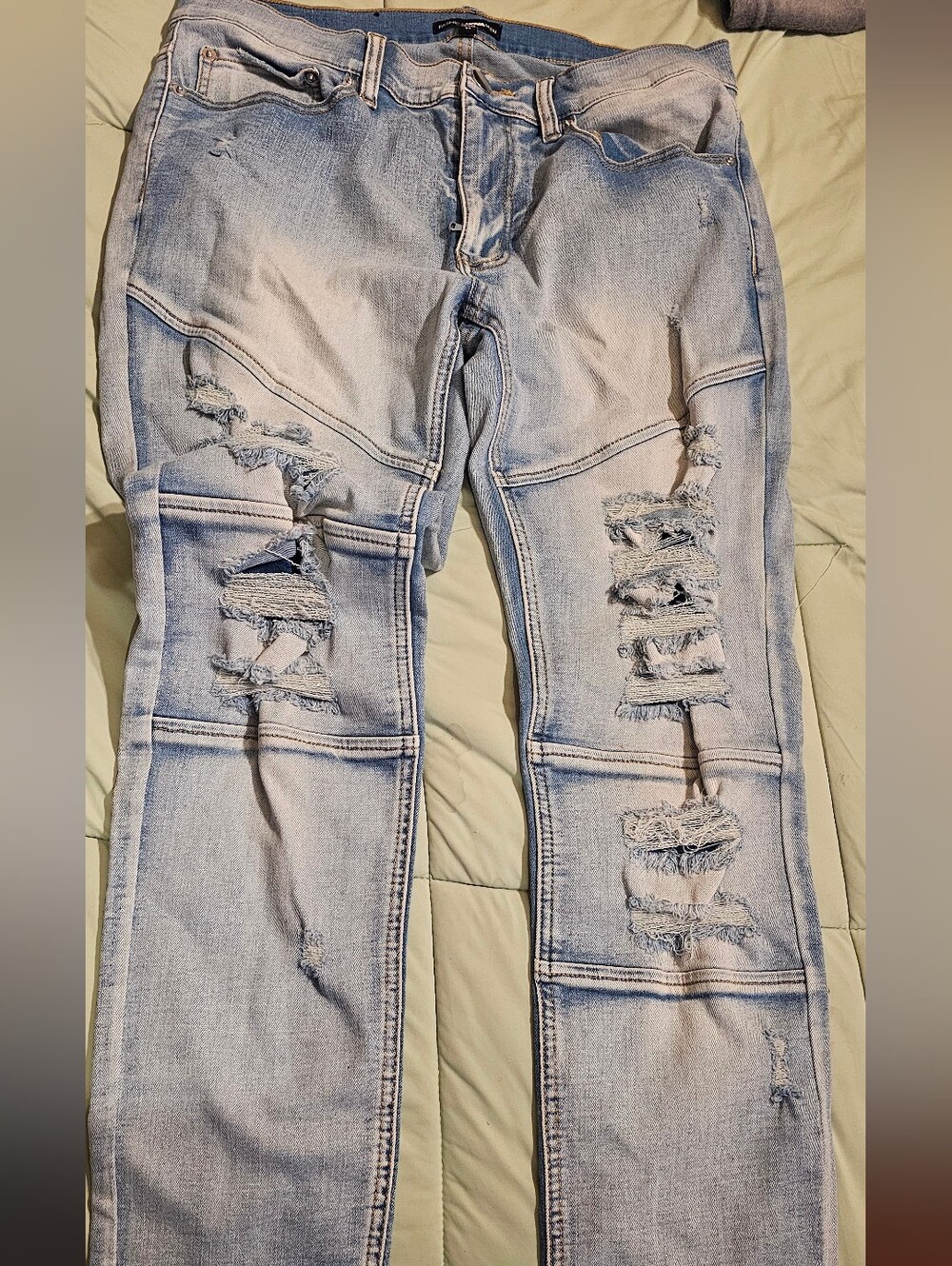 Fashion Nova Men's Light Wash Distressed Skinny Jeans